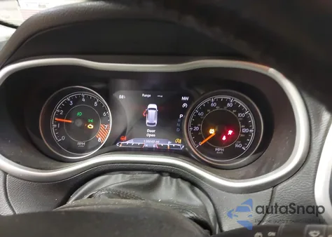 2015 Jeep Cherokee Trailhawk z USA, uszkodzony, nr VIN 1C4PJMBSXFW757513